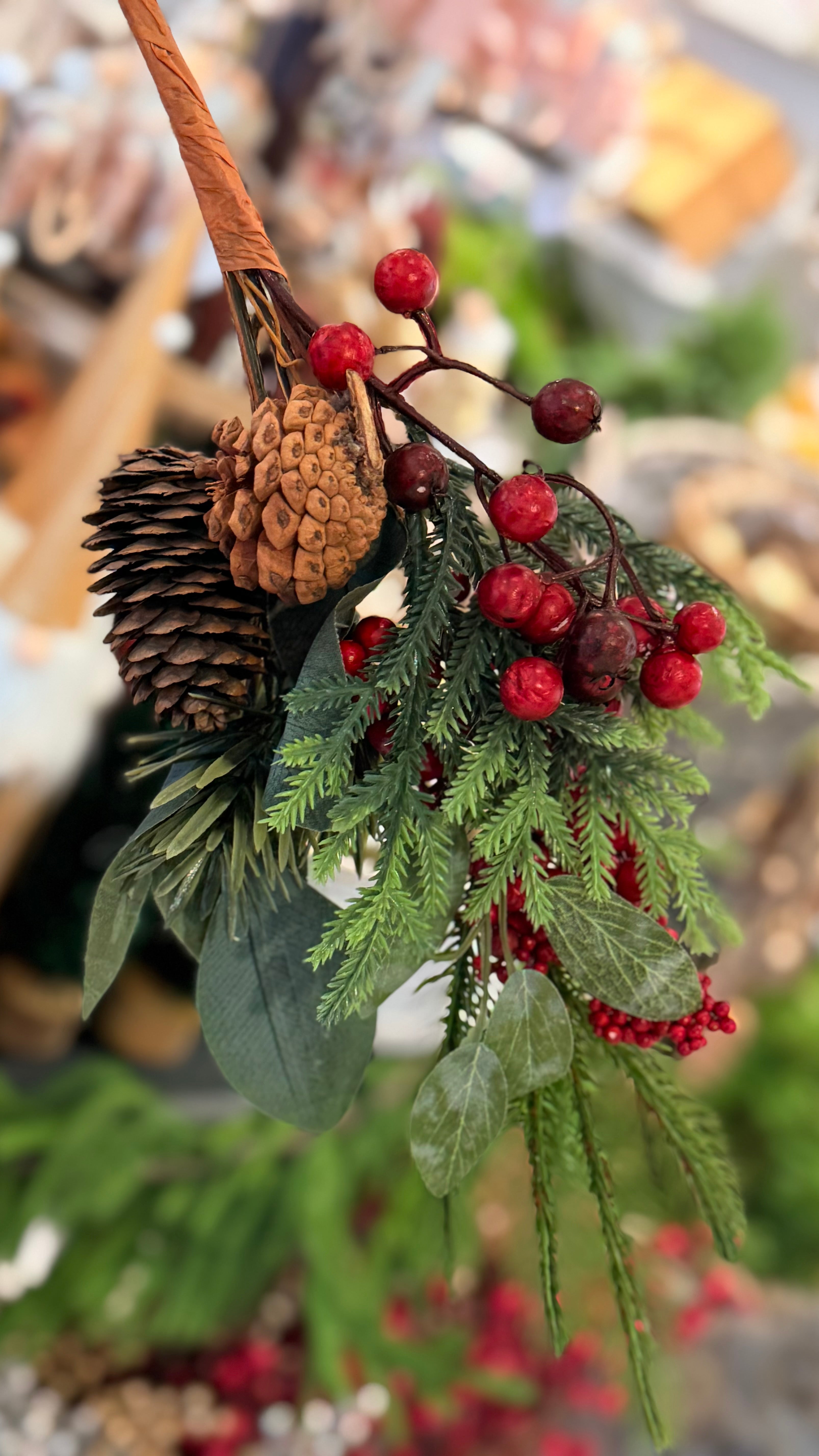 GARLAND BERRIES/PCONES GOLD