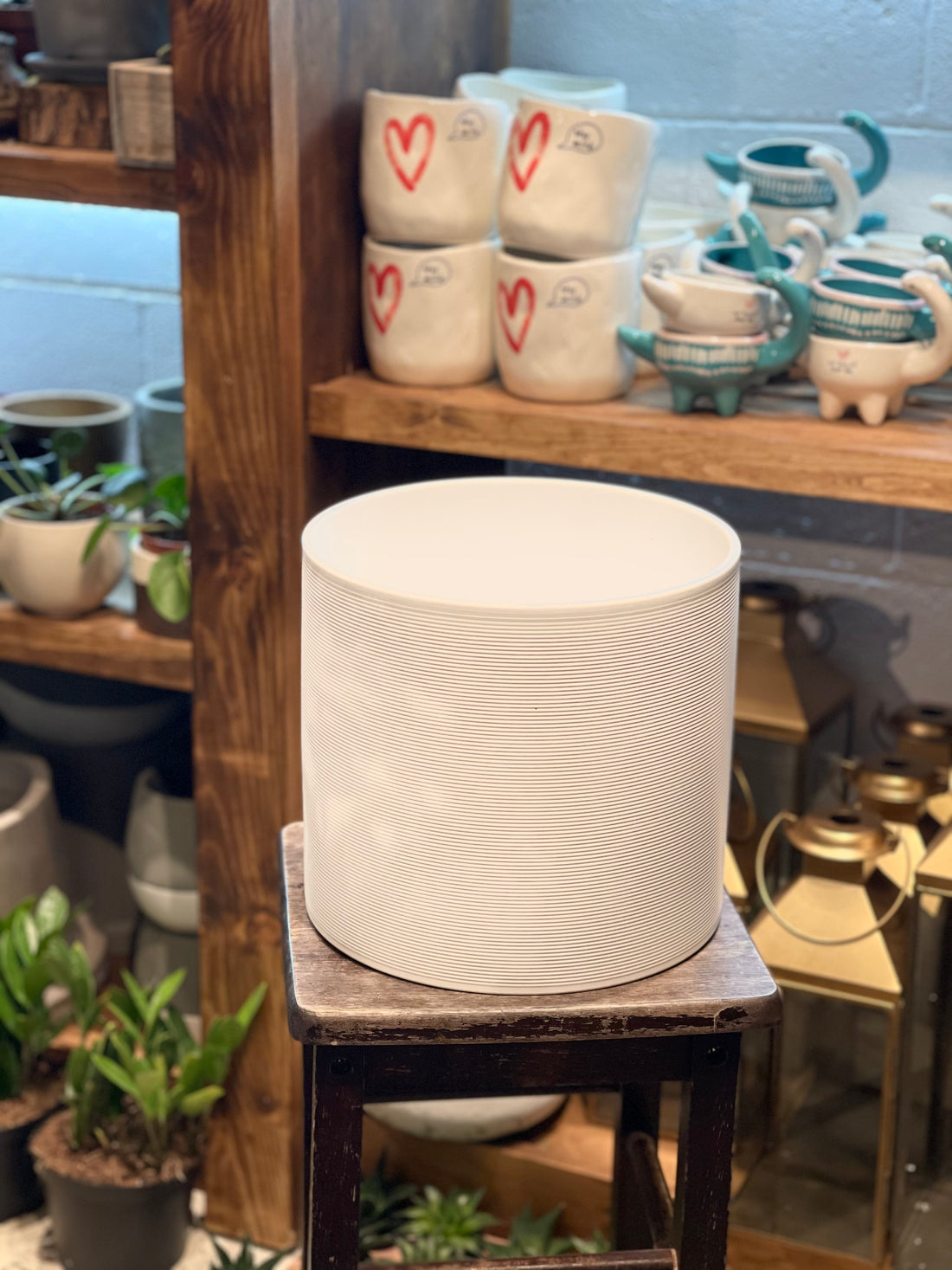 11” Modern Round Rippled Pot