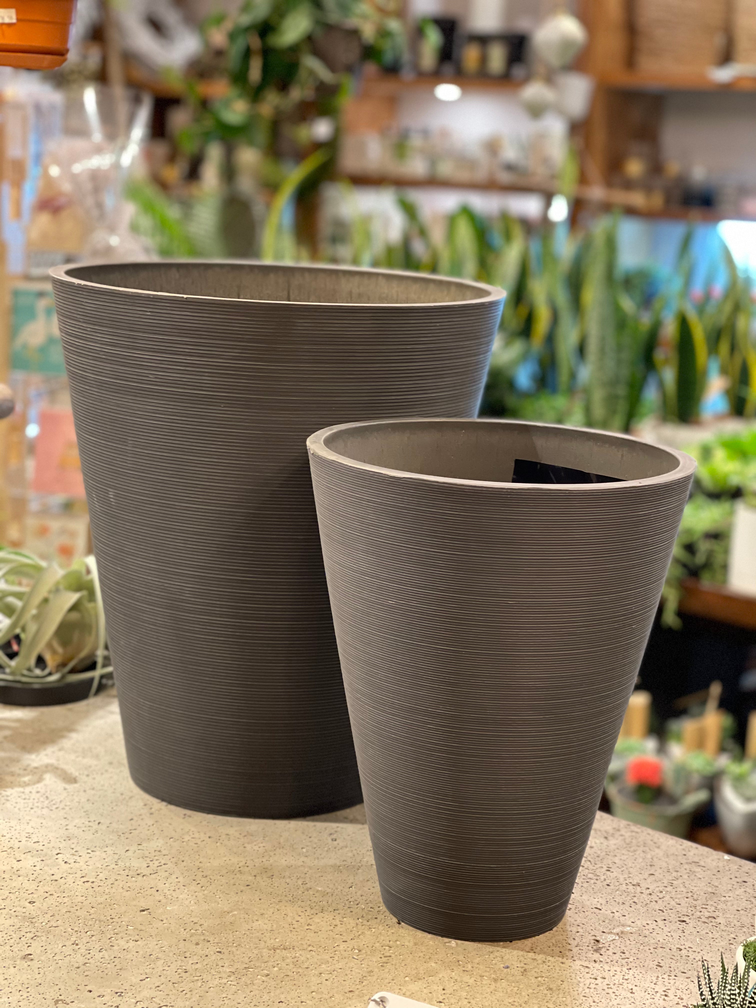 Black Grooved Pot