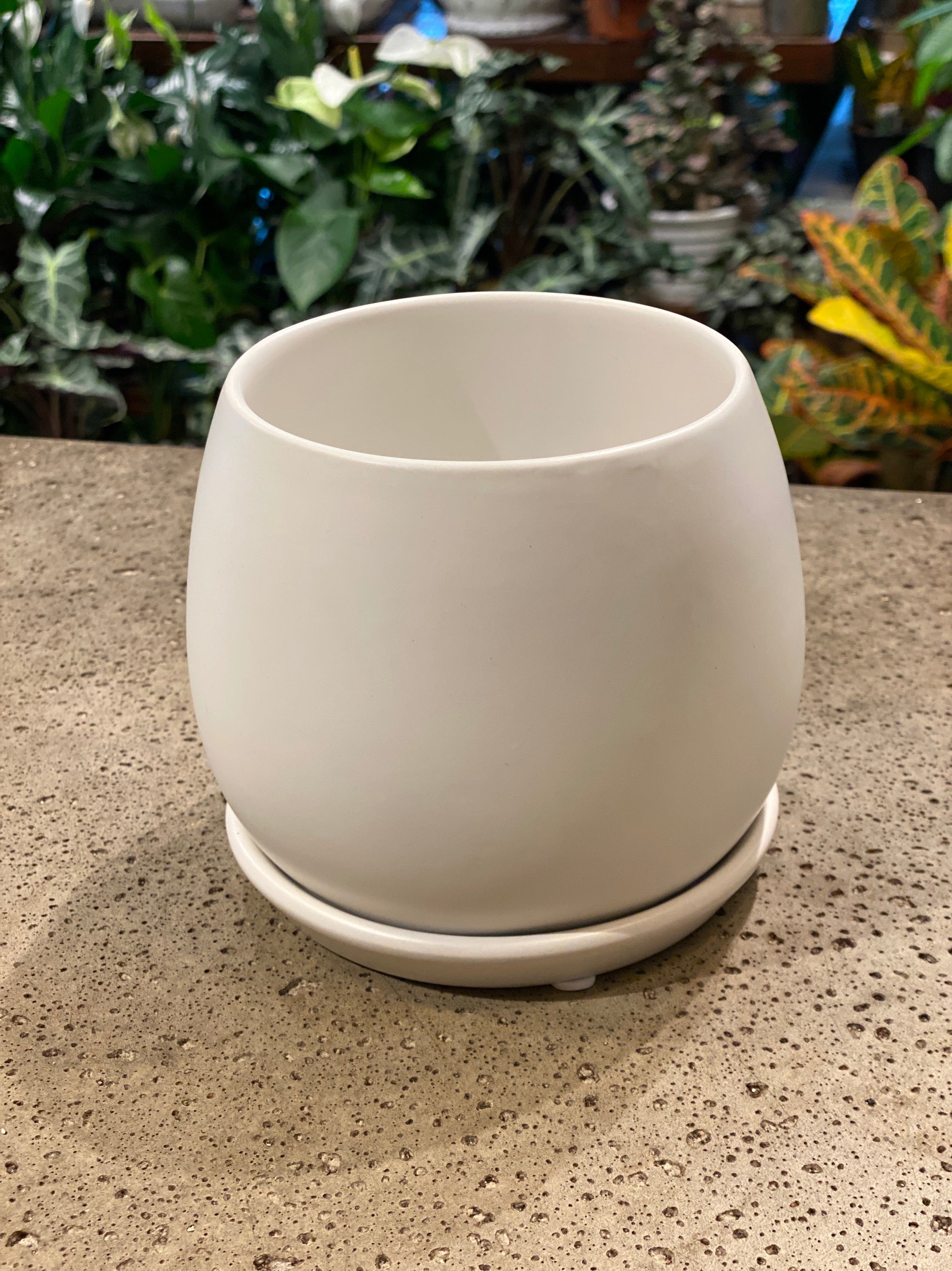 Modern ceramic round pot (White)