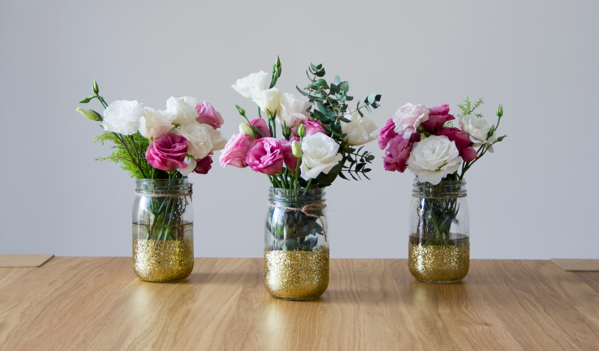 Flower bouquet and full floral arrangement for cocktail parties and seated dinners