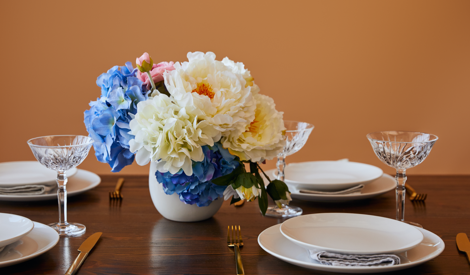 An Ottawa Florist’s Guide to Entertaining: How to Set the Mood for Any Occasion