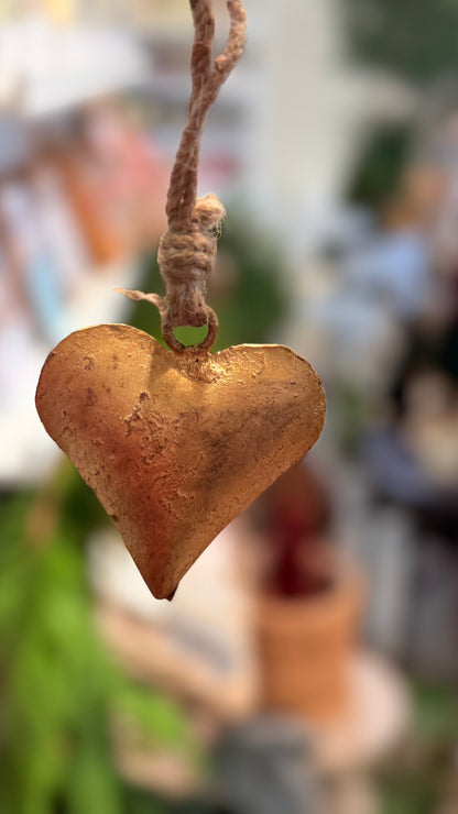 2.5X3 ORNAMENT HEART IRON GOLD