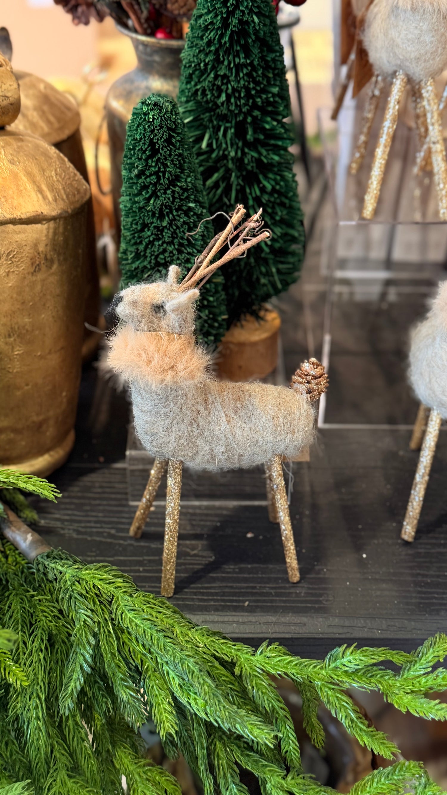 DEER LARGE WOOL/POLY TAU