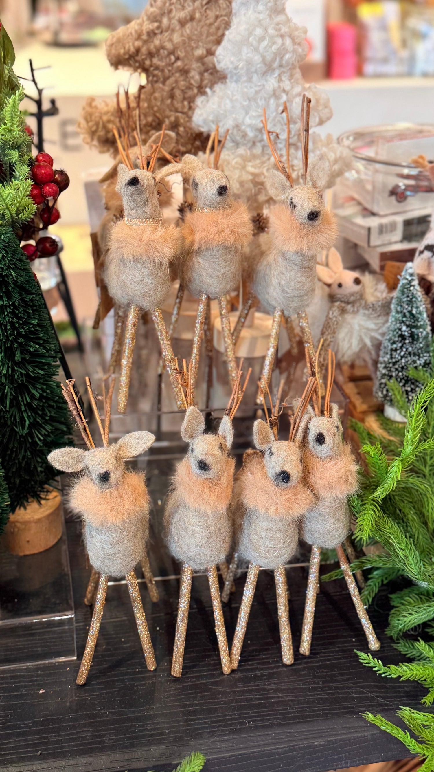 DEER LARGE WOOL/POLY TAU