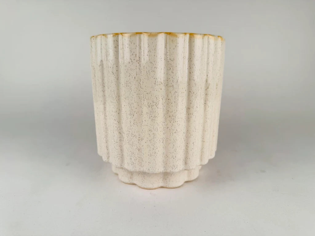 Scalloped ridge pot