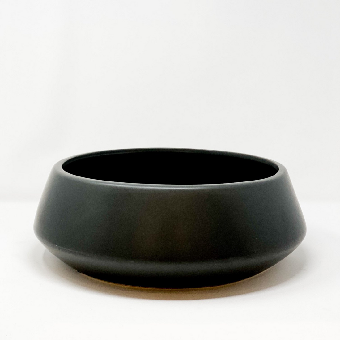 Large Modern black and white bowl pot